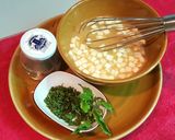 รูปขั้นตอนการทำที่ 2 ของ ไข่เล่นกล้าม-ใบกระเพราสด