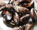 Foto del paso 5 de la receta Mejillones rellenos de mejillones con bechamel