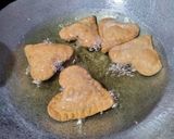 A picture of step 5 of Kulith/ Horse gram stuffed kachori.