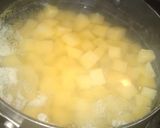 Kapros tejszínes burgonyafőzelék fasírttal recept fázis 6 fotója