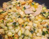 Foto del paso 5 de la receta: Lomo de cerdo con vegetales en salsa suave de vino y cúrcuma