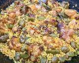 Foto del paso 5 de la receta: Arroz de pollo y conejo con verduras de temporada