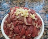 Foto del paso 1 de la receta: Salsa roja con carne para salir de cualquier apuro.😁👏🥣🥫🥩