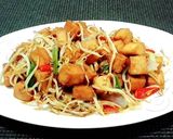 A picture of step 3 of Stir-Fried Tofu with Bean Sprouts.