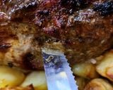 Foto del paso 4 de la receta: 🥩🥓🫑🥔Colita de cuadril rellena con morrón y panceta, con papas, al horno 🥔🫑🥓🥩