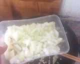 Hình bước làm 2 của món Cà tím xào hành tây
