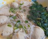 Hình bước làm 3 của món Mì gạo nấu thịt viên