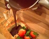A picture of step 4 of Chocolate fondue breadboat with strawberry.