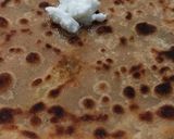 A picture of step 7 of Aloo paratha.
