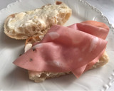 Foto del paso 2 de la receta: Mini bocata de mortadella con mahonesa