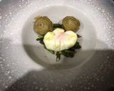 Foto del paso 5 de la receta: Huevo poché con alcachofas confitadas y crujiente de jamón y yuca
