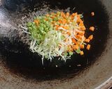 Foto langkah ke 3 dari resep Nasi Goreng Sayuran Chicken Pepperoni.