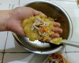 Foto langkah ke 4 dari resep Kroket kentang ayam suwir.