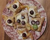 Foto langkah ke 6 dari resep Grapes Pastry With Cream Cheese.