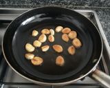 Foto del paso 1 de la receta: Chorizos picantes al ajillo