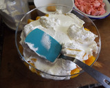 Foto del paso 2 de la receta: Fantasía en rosa con chocolate con leche en rama