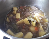 Foto del paso 7 de la receta: Guiso de ternera con patatas, zanahoria y guisantes rápido