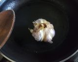 Foto del paso 1 de la receta: Guiso de garbanzos con arroz, chorizo y jamón