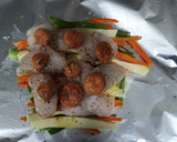 Foto del paso 2 de la receta: Rape con verduras y botones de rovellons en papillote