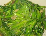 Foto langkah ke 2 dari resep Cah Kangkung Saus Tiram.