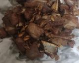 รูปขั้นตอนการทำที่ 2 ของ ซี่โครงอ่อนหมูทอดกระเทียม