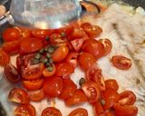 Foto del passaggio 3 della ricetta Pesce persico con pomodorini e olive