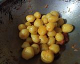 A picture of step 1 of Dum Aloo.