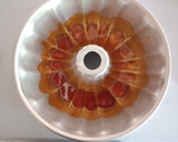 Foto del paso 2 de la receta: Chocoflan🍫 con fresa 🍓(pastel imposible)