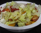Foto del paso 6 de la receta: Ensalada con queso y melocotón en almíbar