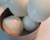 A picture of step 1 of Egg pakora.
