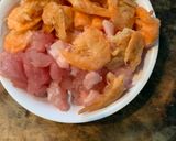 รูปขั้นตอนการทำที่ 2 ของ ดอกแคผัดไข่หมูสับ