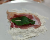 Foto del passaggio 2 della ricetta Saltimbocca alla Romana