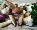 Foto del passaggio 1 della ricetta Risotto ai funghi porcini