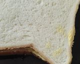 Foto langkah ke 3 dari resep Sarapan sat-set roti bakar teflon mentega.