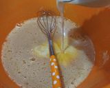 Foto langkah ke 4 dari resep Bolu karamel mekar.