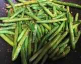 A picture of step 2 of Buttery Garlic Green Beans.