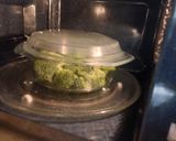 Foto del paso 1 de la receta: Brócoli a la mantequilla con limón en microondas