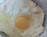 A picture of step 1 of Butter choco chip cupcakes.