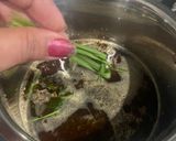 A picture of step 1 of Mint, Lemon grass and Ginger Tea.