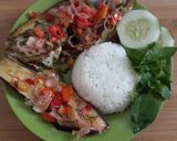 Foto langkah ke 6 dari resep Ikan Goreng Sambal Matah.