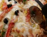 Foto langkah ke 9 dari resep Chicken Mushroom Pizza.