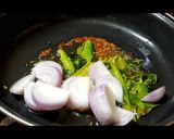 A picture of step 1 of Mixed vegetable vermicelli upma.