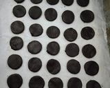 صورة لخطوة 3 من وصفة بسكويت اوريو اسهل طريقة 🍪🍪