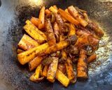 A picture of step 3 of Warm carrot, mangetout and coriander salad.