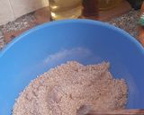 صورة لخطوة 1 من وصفة كسرة الشعير (الرغدة او الحرشاية)