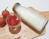 รูปขั้นตอนการทำที่ 4 ของ นมสตรอว์เบอร์รี่ แบบ strawberry ice cube