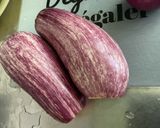 Une image de l'étape 2 de Aubergines graffiti, piments et oignon rouge marinés grillés à la plancha.