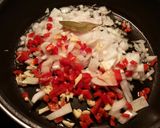 Foto del paso 6 de la receta Ventrescas de bonito, en salsa de cebollas rojas tomates verdes