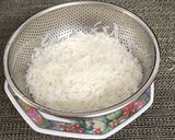 A picture of step 1 of Capsicum Tomato Rice.