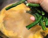 Foto langkah ke 7 dari resep Gulai udang kacang panjang.